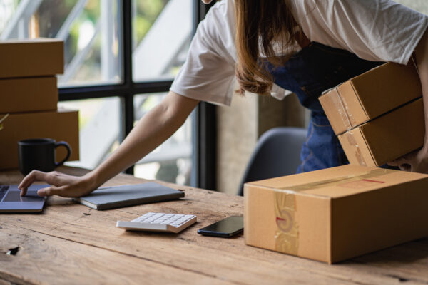 段ボールに入っている高級品をRFIDで管理する｜RFID・電子棚札システム ソリューションナビ.com